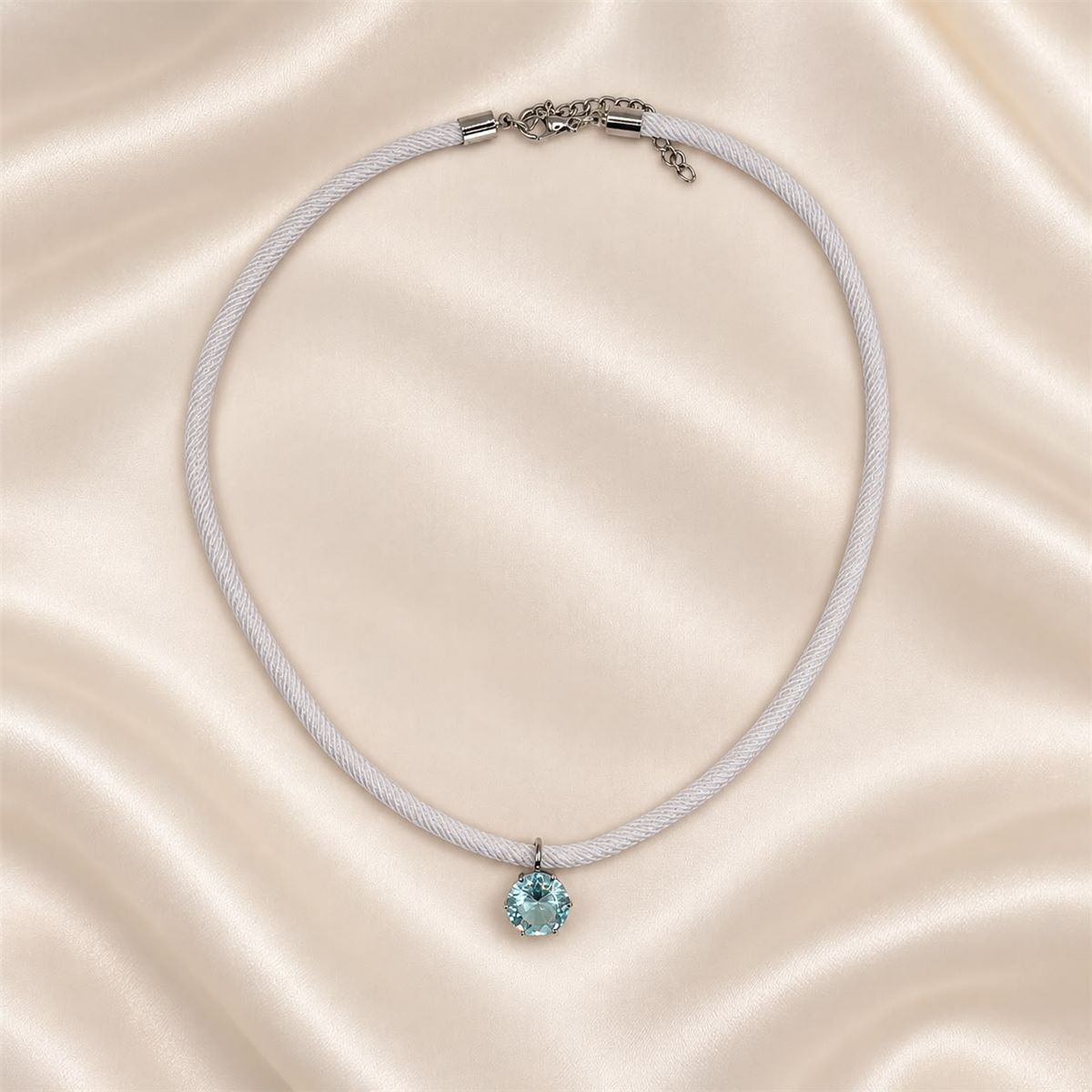 Colar Cordão Branco com Pingente Ponto de Luz Aqua